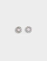 Par de aros pasantes circulares plateados con strass blancos y cristal central color rosa pálido.