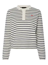 Sweater de punto a rayas horizontales color crudo y azul marino, con cuello mao abotonado y bordado de cerezas en el pecho.