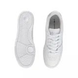 Championes urbanos Lacoste modelo L001 Set, color blanco con detalles en gris en el talón y logo del cocodrilo en el lateral.
