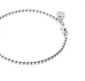 Pulsera bañada en plata de ley con diseño de cuentas esféricas en toda su extensión.
