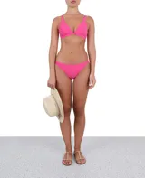 Top de bikini triángulo color fucsia.