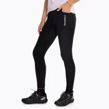 Calzas largas negras de poliéster y spandex, con calce ajustado, textura suave en el interior, secado rápido, detalles reflectivos y bolsillo lateral con logo Merrell estampado en blanco. Incluye bolsa para guardar.
