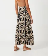 Pollera larga de viscosa con estampado tropical, abertura frontal y cinturón de cuerda.