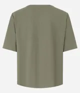 Blusa de manga corta color rojo oscuro (terracota/vino) con escote en V y detalle de pliegues verticales en el centro del frente.