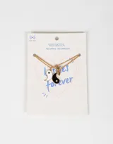 Set de dos collares dorados con dijes de yin yang esmaltados en blanco y negro, con detalle de strass y dije con la inscripción "BFF".