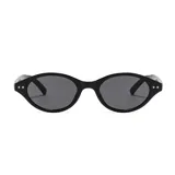 Lentes de sol unisex con montura ovalada negra y lentes grises. Fabricados con plástico reciclado.