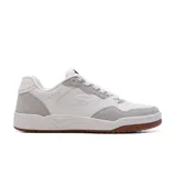 Championes urbanos Skechers Street Koopa Court, color blanco con detalles en gris y suela marrón. Presentan capellada de cuero sintético con refuerzos de gamuza, plantilla acolchada Skechers Air-Cooled Memory Foam y logo de la marca en el lateral.