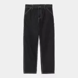 Pantalón de trabajo negro de corte recto, con bolsillos laterales y traseros, presillas para cinturón y logo de la marca en el bolsillo trasero.