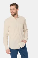 Camisa de lino blanca de manga larga, con bolsillo en el pecho con logo bordado y botones personalizados.