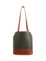 Bolso matero tipo tote bag Hush Puppies, color verde con base marrón y herrajes dorados. Tiene doble asa de hombro marrón.