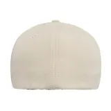 Gorro negro con logo CAT bordado en el frente, visera curva y banda elástica de ajuste.