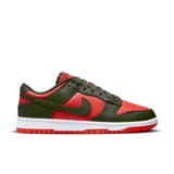 Zapatillas Nike Dunk Low Retro de hombre, color verde oliva y rojo.