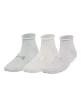 Pack de tres pares de medias Under Armour Essential para mujer, de corte tobillero en colores gris, blanco y verde.
