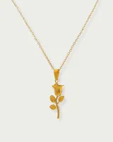 Collar dorado con dije de rosa.