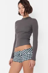 Top de morley manga larga gris, al cuerpo; largo camiseta.