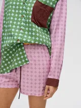 Short boxy de viscosa con estampado floral.