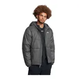 Campera gris acolchada con capucha, cierre frontal y logo de Under Armour en el pecho.