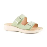 Sandalias bajas color blanco hueso con dos tiras anchas con hebillas plateadas y plantilla con perforaciones.