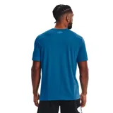 Remera Under Armour azul con logo y nombre de la marca estampados en el pecho.