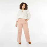 Blusa blanca con bordado calado, escote con lazo y mangas 3/4 abullonadas.