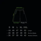 Bermuda gris de algodón con corte oversize y logo bordado en blanco en la pierna derecha.