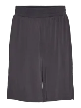 Shorts color gris oscuro con cintura elástica.