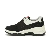 Zapatillas urbanas de cuero negro con detalles en blanco y suela chunky.