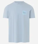 Remera celeste de algodón con cuello redondo, mangas cortas y estampa con texto en el pecho.