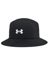 Gorro tipo bucket negro de Under Armour con logo blanco bordado en el frente.