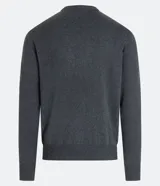 Sweater gris de tejido de punto con cuello redondo y mangas largas. Corte clásico.