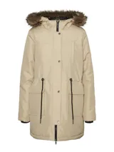 Parka color crema con capucha con aplique de piel sintética, ajuste en la cintura, cierre frontal con cremallera y botones a presión, y bolsillos funcionales.