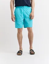 Short de baño color verde agua.