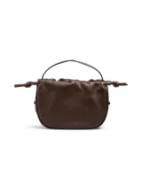 Bolso marrón con correa ajustable y desmontable, correa para hombro y asa simple. Cierre magnético y bolsillo interior.