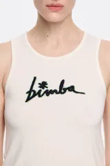 Musculosa negra ajustada con escote redondo y logo bordado con abalorios multicolores.