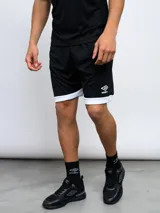 Short deportivo Umbro azul marino con cintura elástica y ribete blanco en el ruedo.