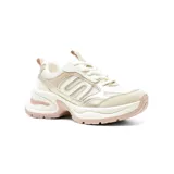 Championes deportivos blancos con detalles en dorado y rosa.