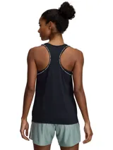Musculosa deportiva blanca con logo Under Armour en el frente y tirantes negros con letras blancas.