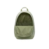 Mochila con funda para laptop, bolsillos laterales y sistema elástico frontal para guardar prendas. Con correas acolchadas ajustables y correa para el esternón para mayor comodidad.