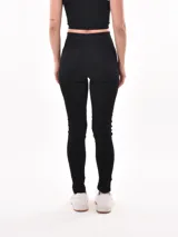 Jean skinny negro de tiro alto.