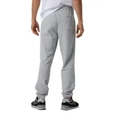 Pantalón de jogging New Balance gris melange, con cintura elástica ajustable con cordón, bolsillos laterales y logo estampado en la pierna izquierda.