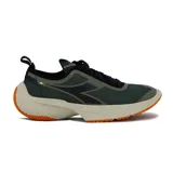 Championes Diadora T1 Urban Equipe Libra, color verde oscuro con detalles en negro, gris y naranja. Presentan el logo de la marca en el lateral y suela gruesa de goma.