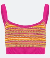 Blusa cropped de tirantes con escote corazón, confeccionada en tejido de punto con textura y diseño de rayas horizontales en colores.