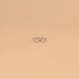Anillo de plata 925 con diseño de infinito.