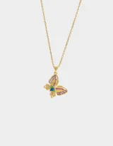 Cadena corta dorada con dije de mariposa de acero inoxidable y detalles de strass en diferentes tonalidades.