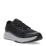 Championes urbanos Umbro color negro con suela gris.