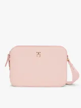 Bandolera Tommy Hilfiger color rosa con correa ajustable y logo dorado en el frente.