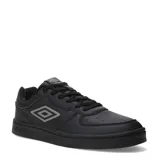 Championes Umbro modelo Milo, color negro con logo de la marca en gris en los laterales y en la lengüeta. Suela de goma negra y cordones negros.