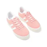 Championes urbanos color rosa con plataforma blanca y detalles en blanco en el talón y las tres tiras laterales.