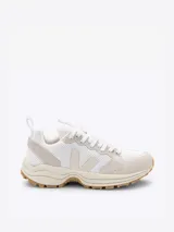 Zapatillas Veja Venturi color blanco con detalles en beige y suela color caramelo.