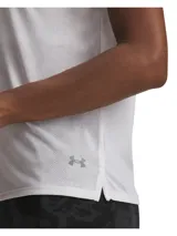 Short deportivo Under Armour Launch Jacquard para mujer, color blanco, con cintura elástica y logo de la marca en la pierna izquierda.